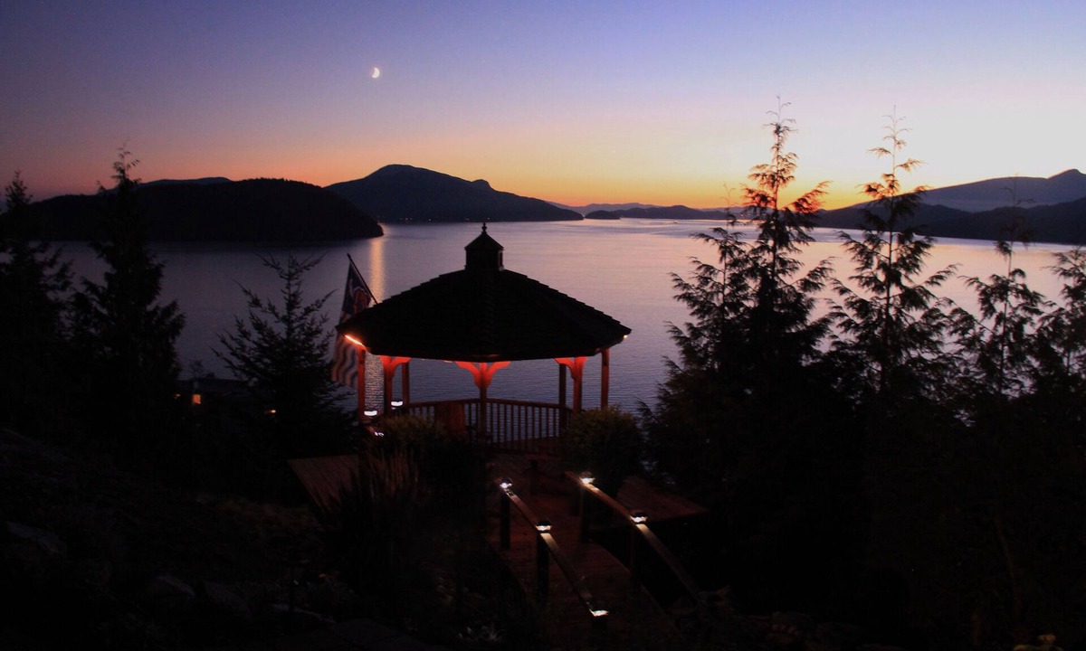 Lions Bay Apartment | 1-2 BR Luxury Oceanview Suite, 25 Min to Vancouver