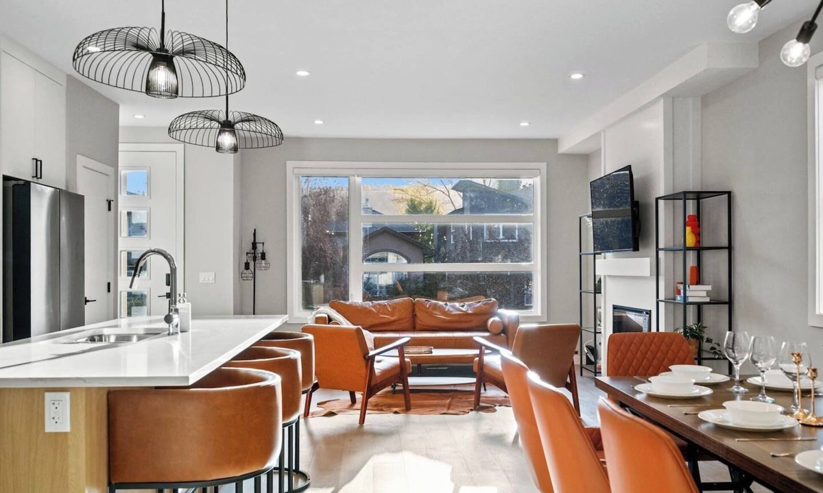 Montgomery Apartment | 16 Guests | 8BR | Game Rooms | King Beds