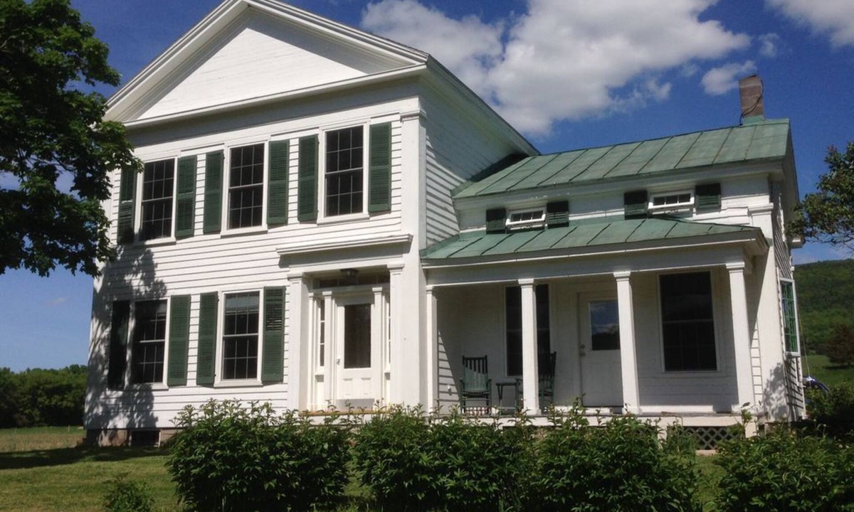 Fultonham House | 1800's Renovated Farmhouse with All Modern Conveniences