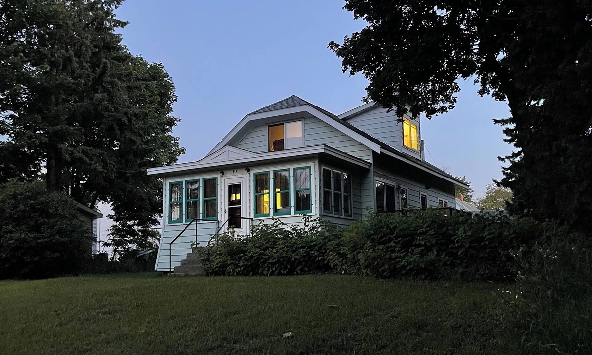 Ontonagon Cottage | 1932 Charming Cottage at the Lake