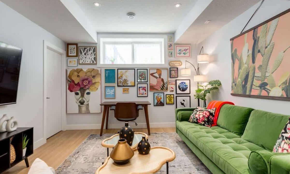 West Hillhurst Apartment | 1BR/1BA Apartment | King Casper Bed | Sleeps 4