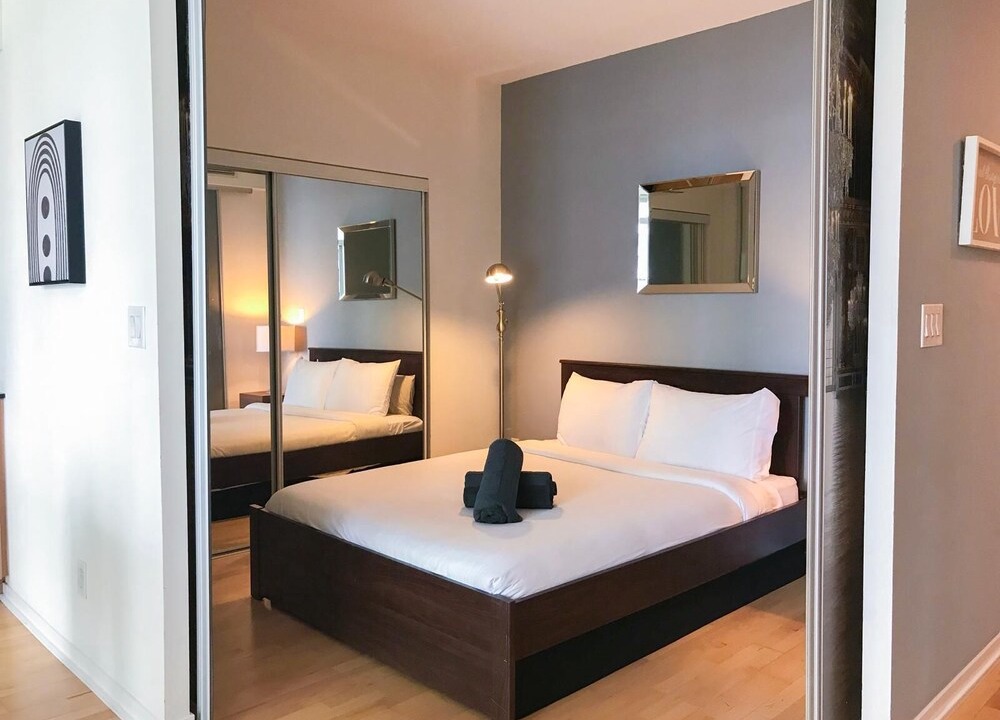 Downtown Toronto Condo | 1BR Modern Downtown Condo Scotiabank Arena/CN