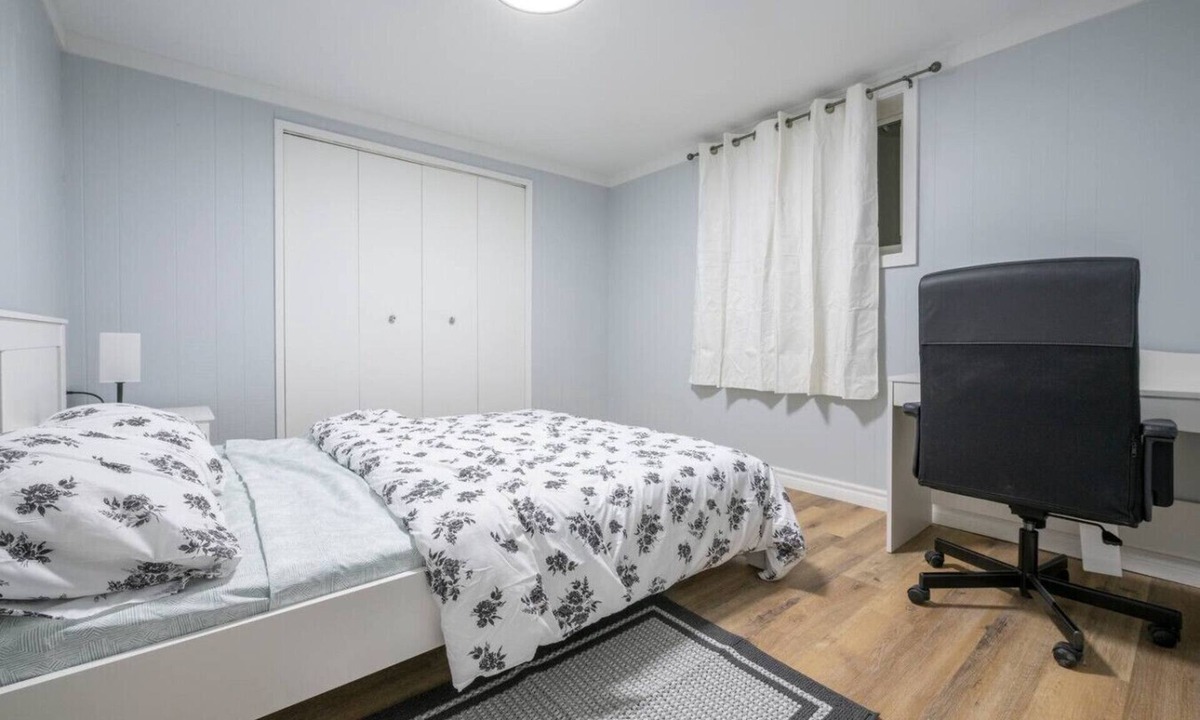 Highland Park House | 1BR Suite Near YYC Airport & Downtown - 4408 lower