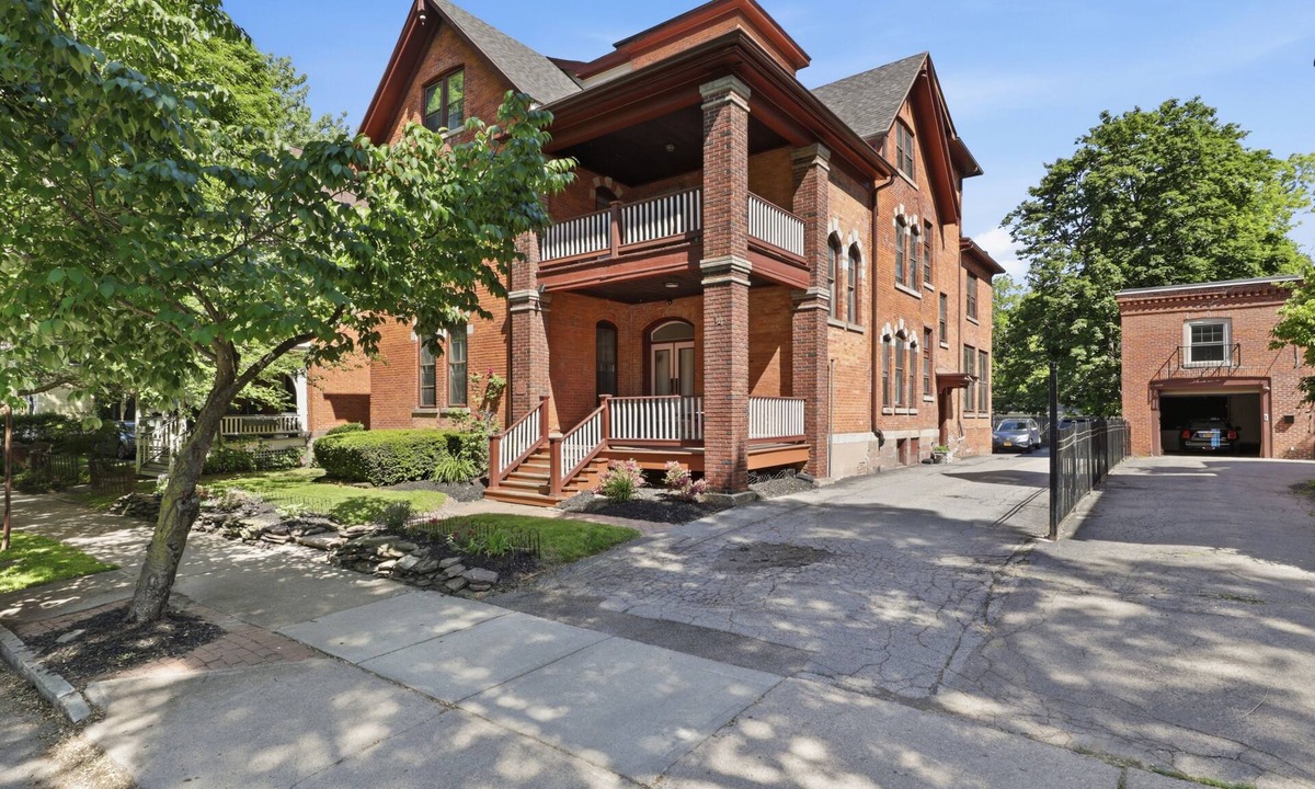 Corn Hill Apartment | 2-bedroom apartment in the heart of the historic Cornhill neighborhood