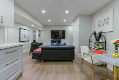 Oakville Apartment | 2 Bedroom Private Suite-Parking-Near Hospital and Airport