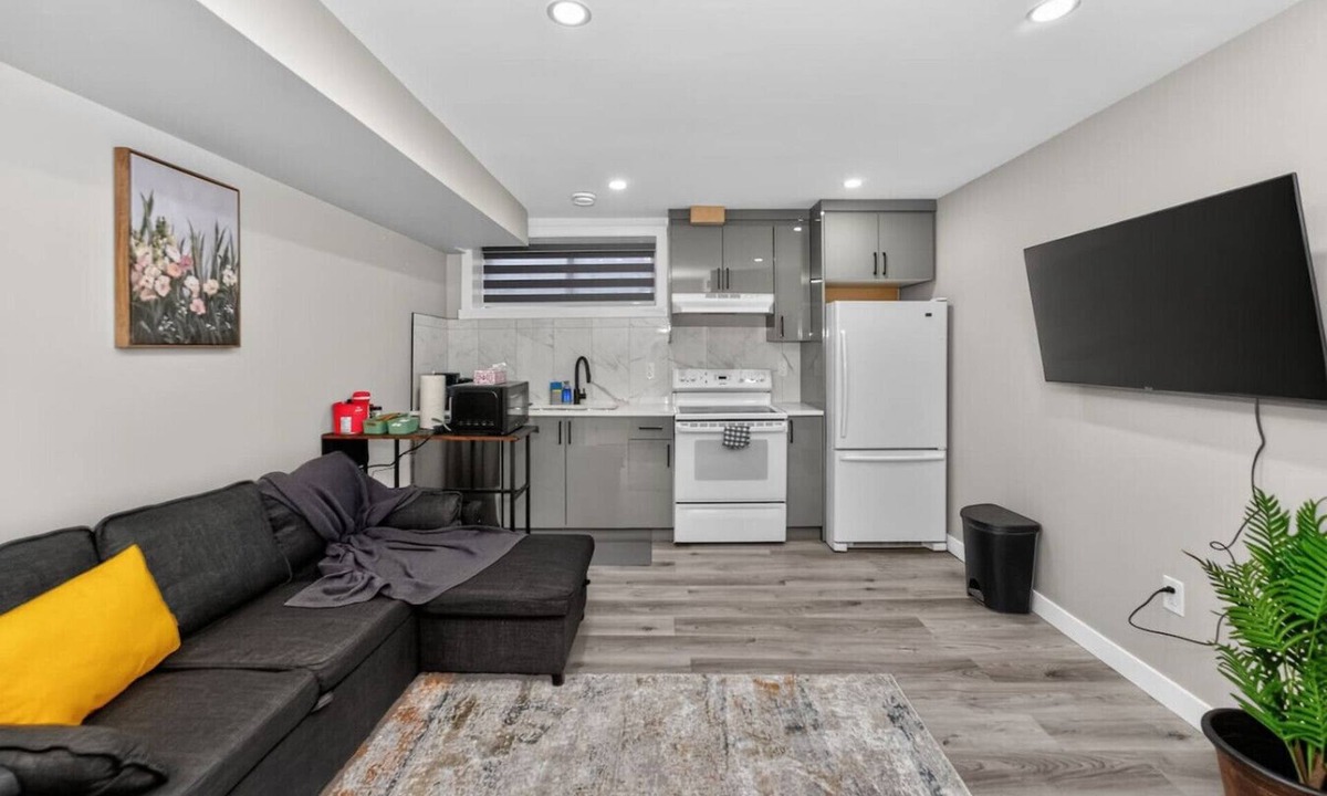 Highland Park House | 2 BR Suite YYC Airport & Downtown, UofC, SAIT - 4324 – DN