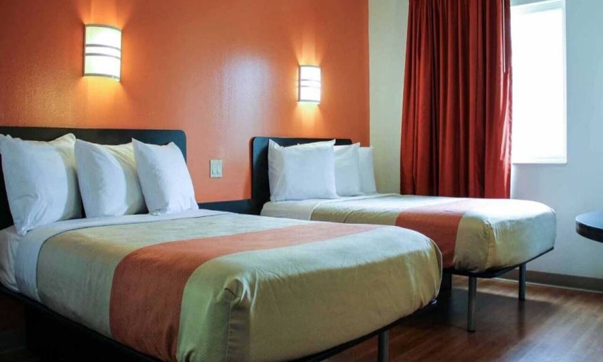 Milan Apartment | 2 Full Beds | Non-Smoking