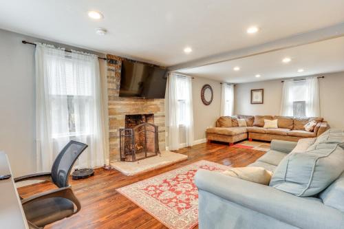 Foxboro House | 2 Mi to Gillette Stadium: Foxborough Retreat!