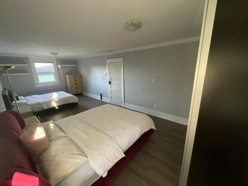 Downtown Eastside House | 2 queen Beds Over 330 sq ft