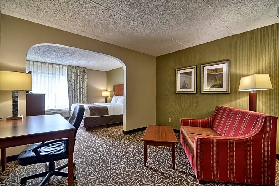 Cortland Hotel | 2-Star Hotel ∙ Clarion Inn & Suites - University Area