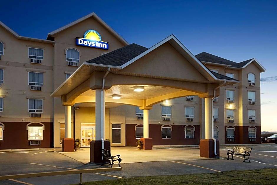 Dawson Creek Hotel | 2-Star Hotel ∙ Days Inn by Wyndham Dawson Creek
