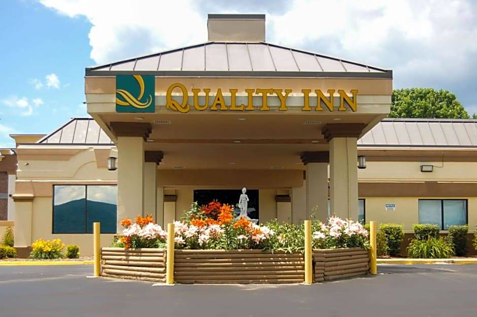 Mill Hall Hotel | 2-Star Hotel ∙ Quality Inn Mill Hall - Lamar