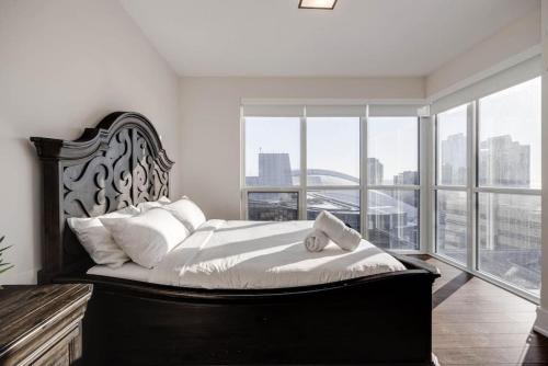 Toronto Entertainment District House | 2BR 2BTH w Million Dollar View of CN tower
