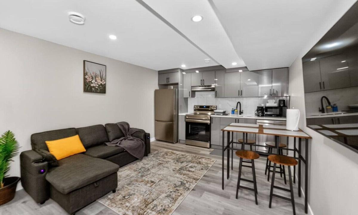 Highland Park House | 2BR Suite Near YYC Airport & Downtown - 4326 – DN
