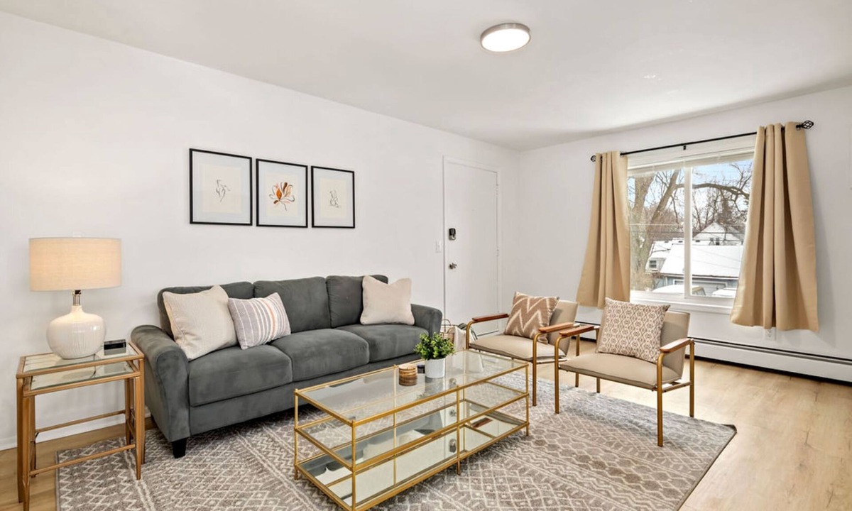 Mount Clemens Apartment | 2nd Floor, Corner unit ft. King Bed + Workspace