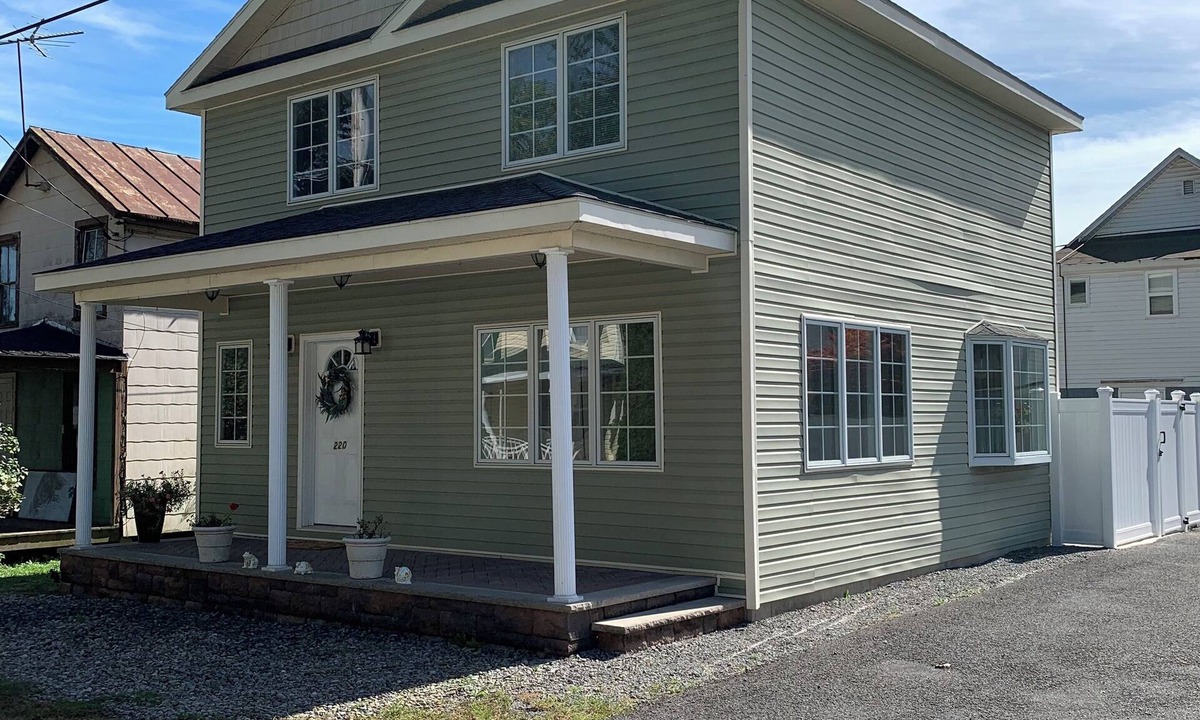 Sylvan Beach House | 3-bedroom Getaway with AC and WiFi in Sylvan Beach - Walk to Everything!