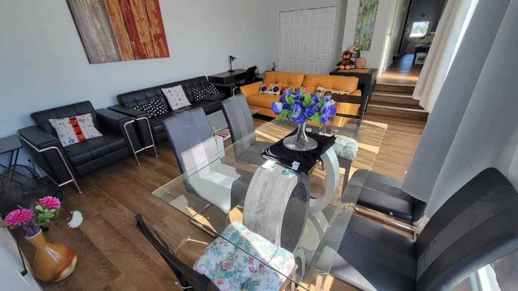 Northwest Calgary Apartment | 3 Bedroom House Near Airport and Downtown