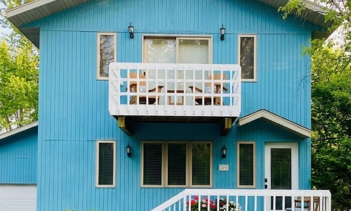 Michigan City Cottage | 3 blocks from the beach! 4-bedroom/3 bath cottage newly renovated.
