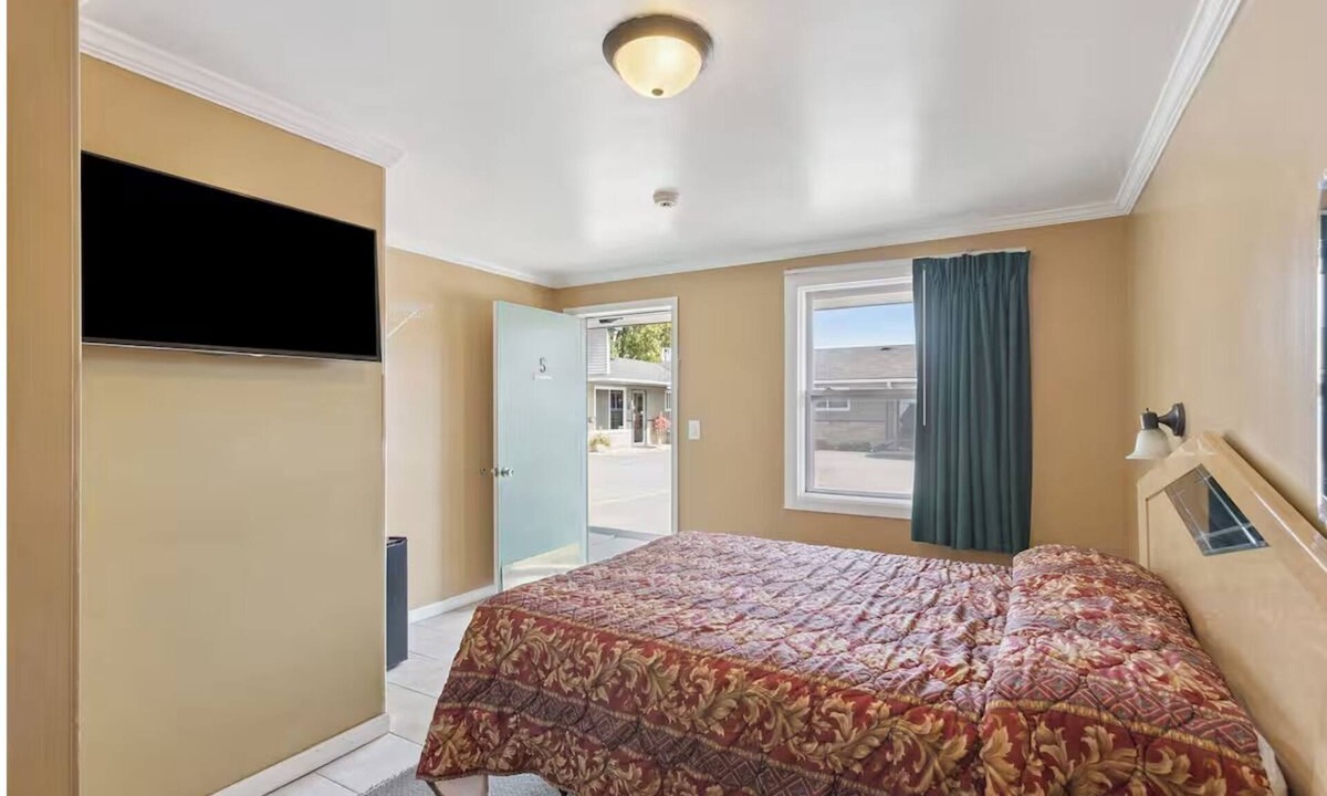 Shields Hotel | 3 Convenient Rooms Perfect for a Road Trip Stop | Free Onsite Parking