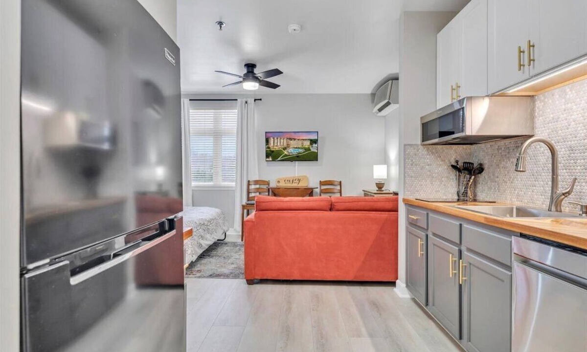 Smith Mountain Lake Apartment | #3402 - Studio Suite - Mariners Landing