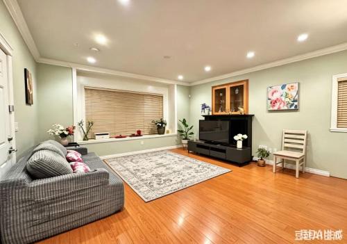 Seafair House | 3BR Spacious Living Space 1 Parking Private Entry