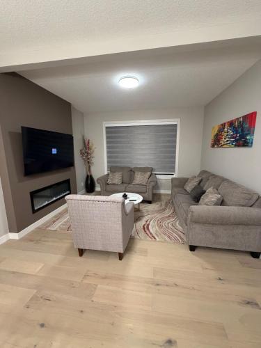 Cochrane Apartment | 4 Bedroom Duplex house