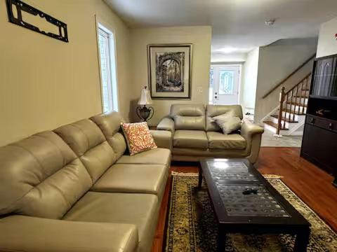 Guelph House | 4 Bedroom Southend Guelph Homes for your entry Family