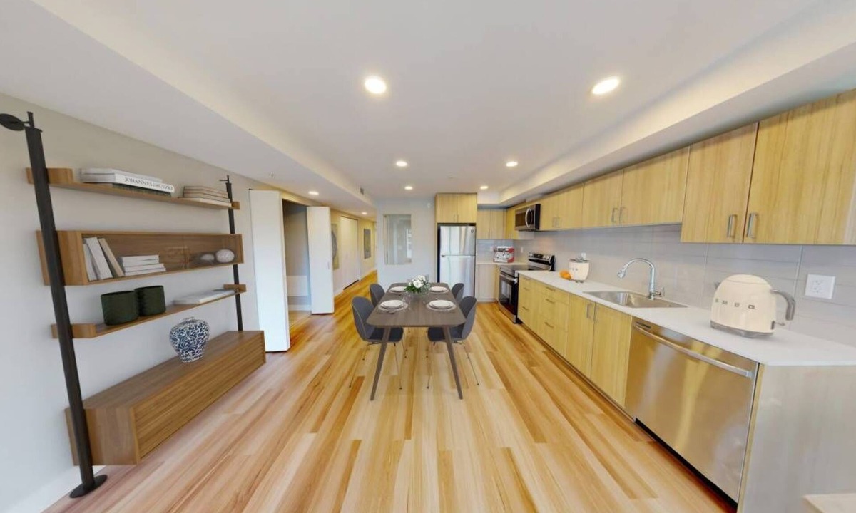 Sappertown Condo | 408 E Columbia – 3 Bedroom with Balcony - Pet Friendly