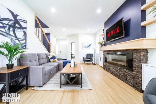 Jasper Place Apartment | 4BDRM Stylish Modern Home - AC - Patio with BBQ and Firepit
