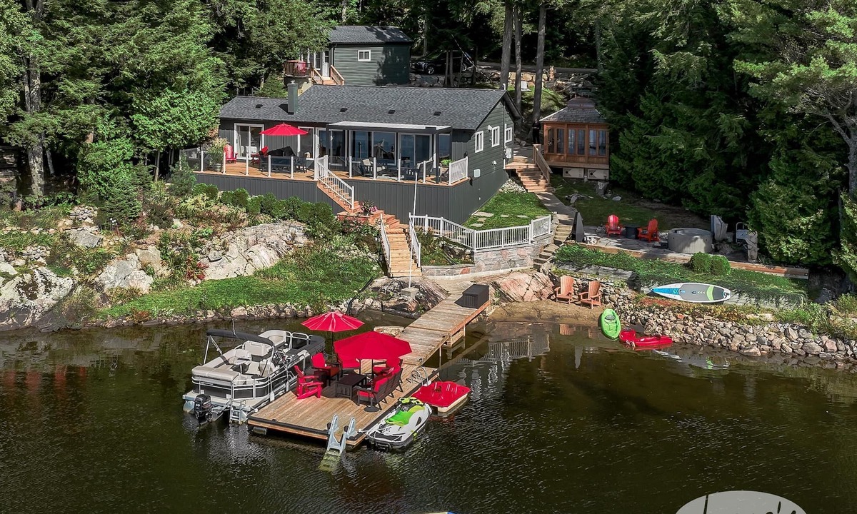 Bala Cottage | 5 bed 3 bath, Newly Renovated! Moon River All day sun! Hot Tub! Sandy Beach!