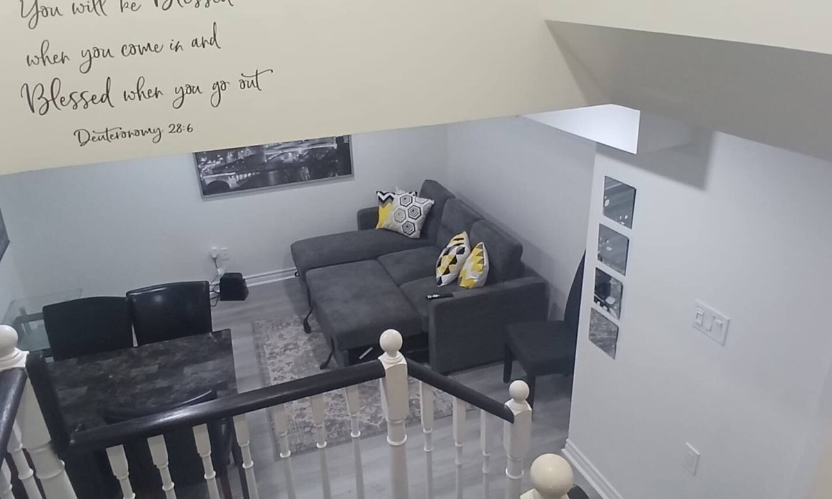 Ajax House | 5 minutes to Lake Ontario! Cozy Family-Friendly Private Apartment