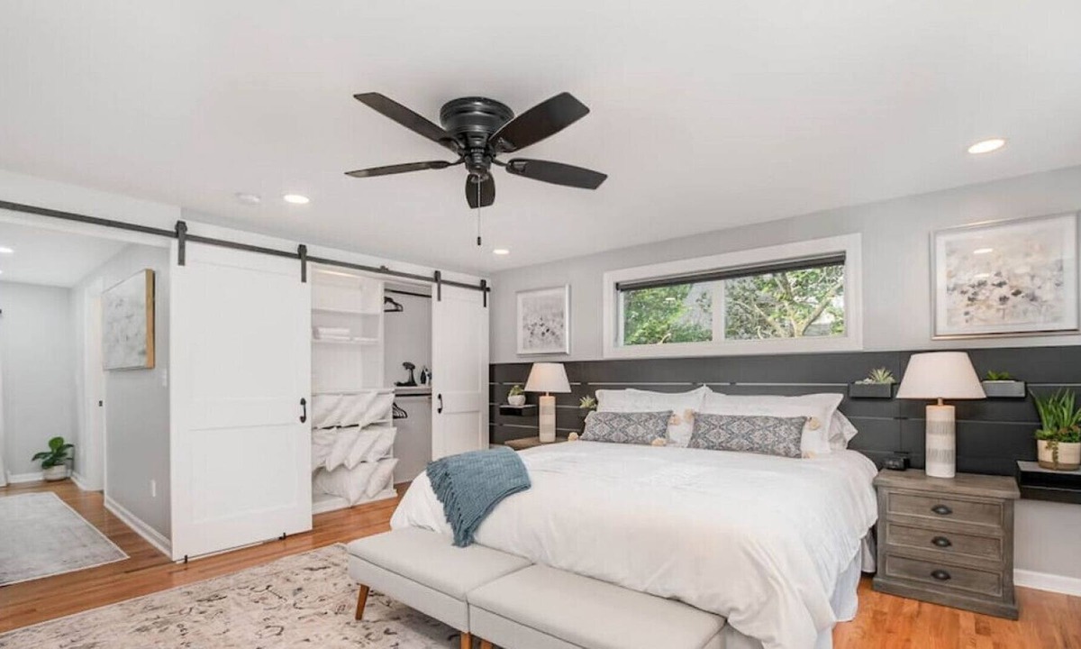 Roselawn Finance House | 6727 Britton · 2 Bedroom House. King Bed Master Suite. Charm!