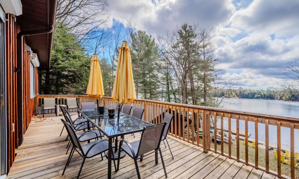 Muskoka Lakes House | 7-Bedroom Bala Lakefront Retreat, Pets ok