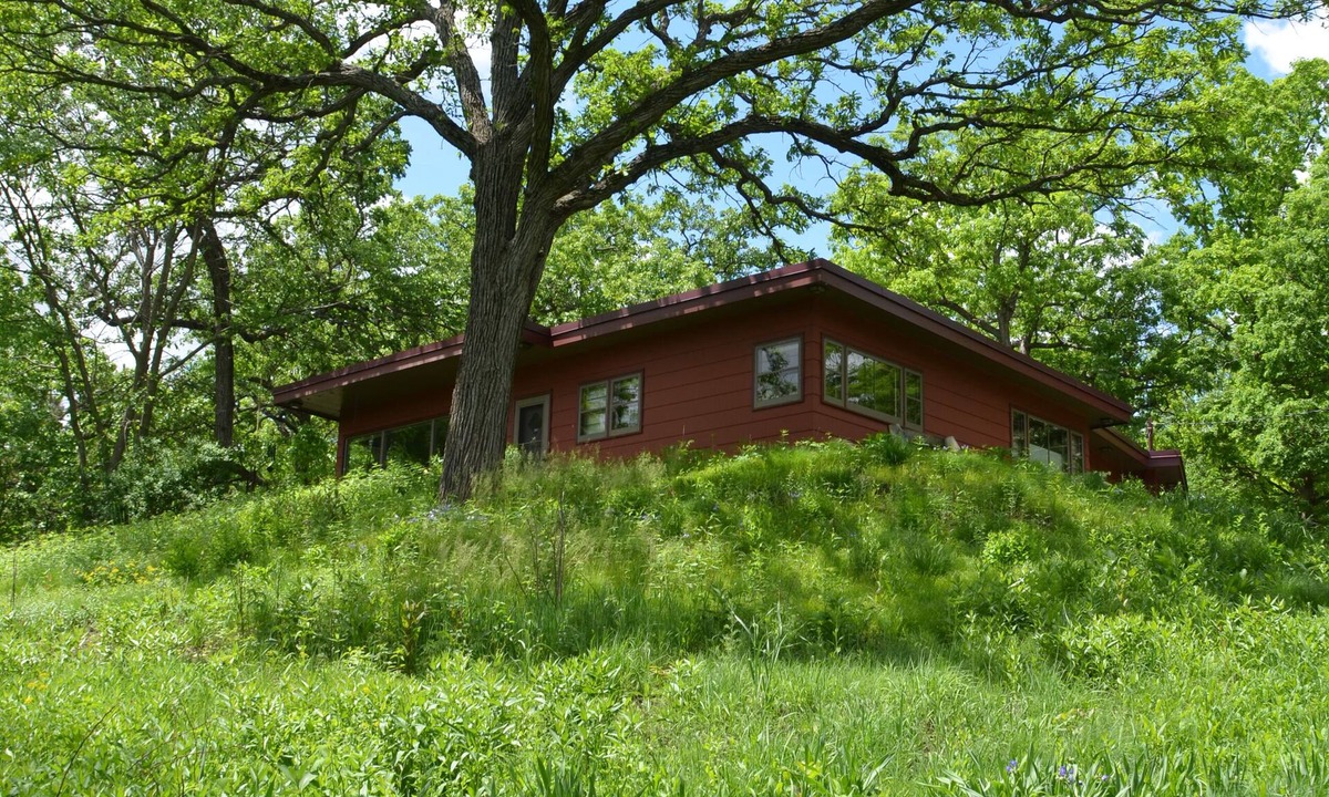 Eagle House | 77 Acre Private Sanctuary near Kettle Moraine Trails, Alpine Valley & History.