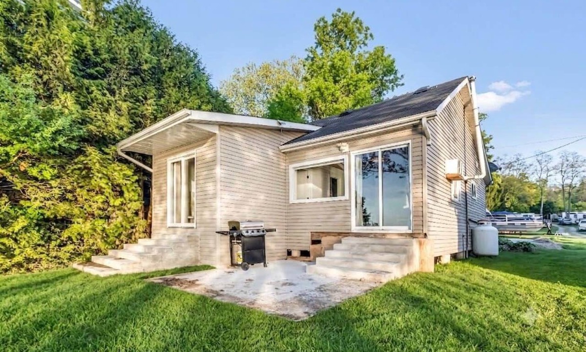 Hamilton Township House | #9 Cottage - Austria (Lakefront)