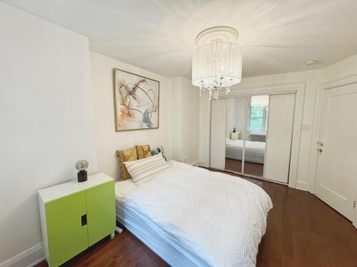 Lawrence Park South House | A bright and tidy room in midtown near subway