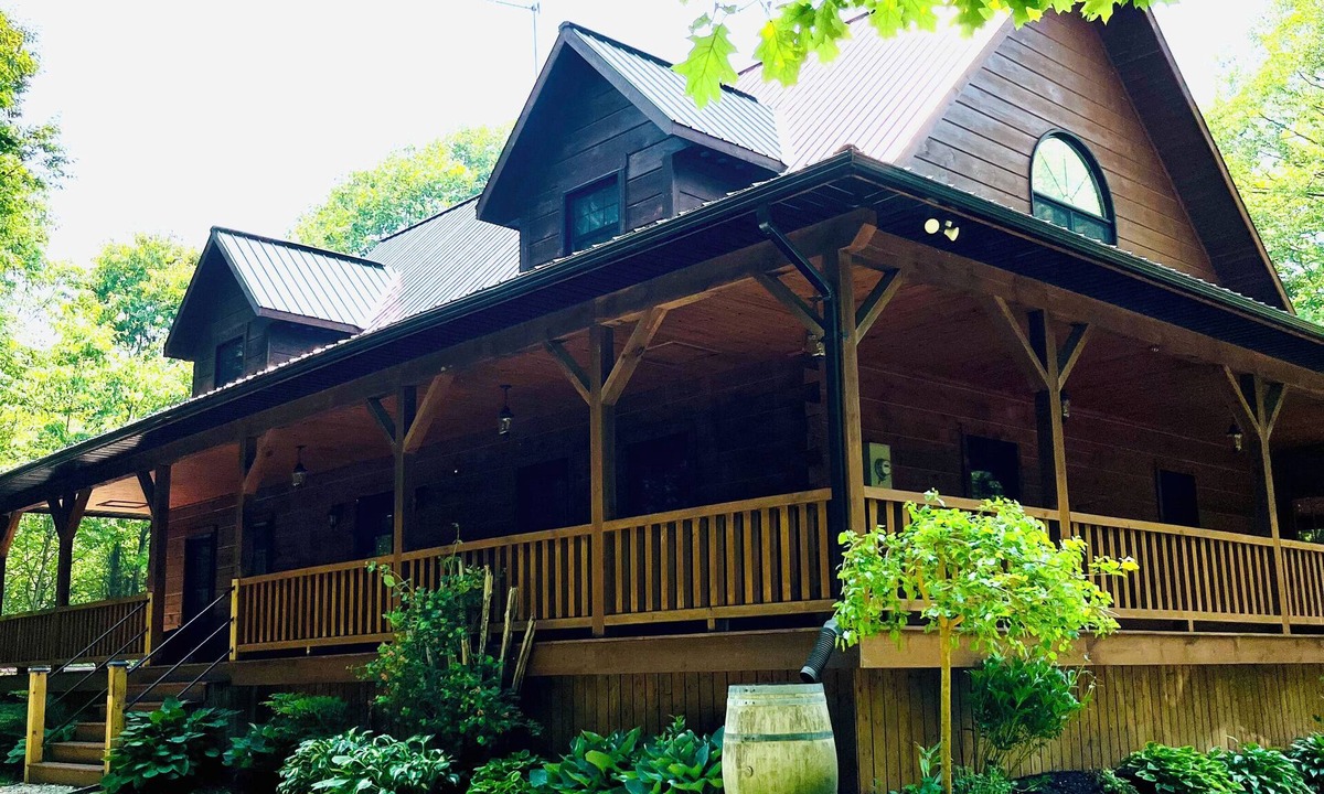 Rideau Lakes Ski Chalet | A Cozy Rustic Chalet in nature, only 5 mins to Big Rideau Lake & Cataraqui trail