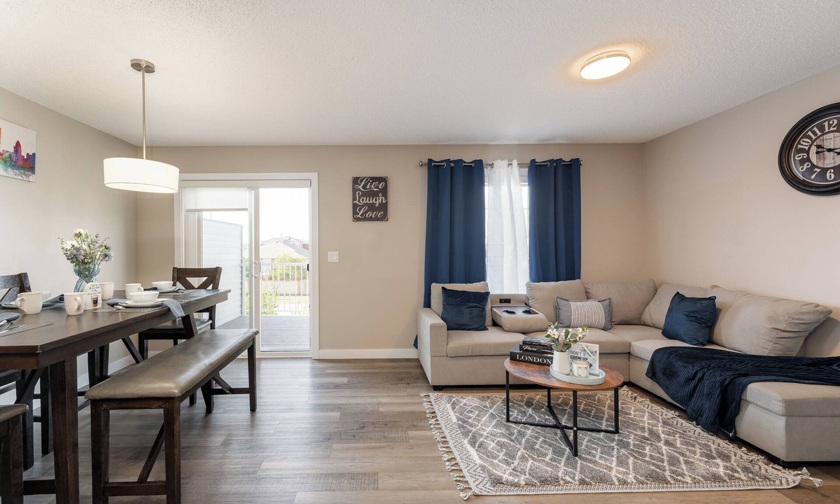 Leduc House | "A Darlin Escape "Terrific 3-bedroom house in charming Leduc for your getaway