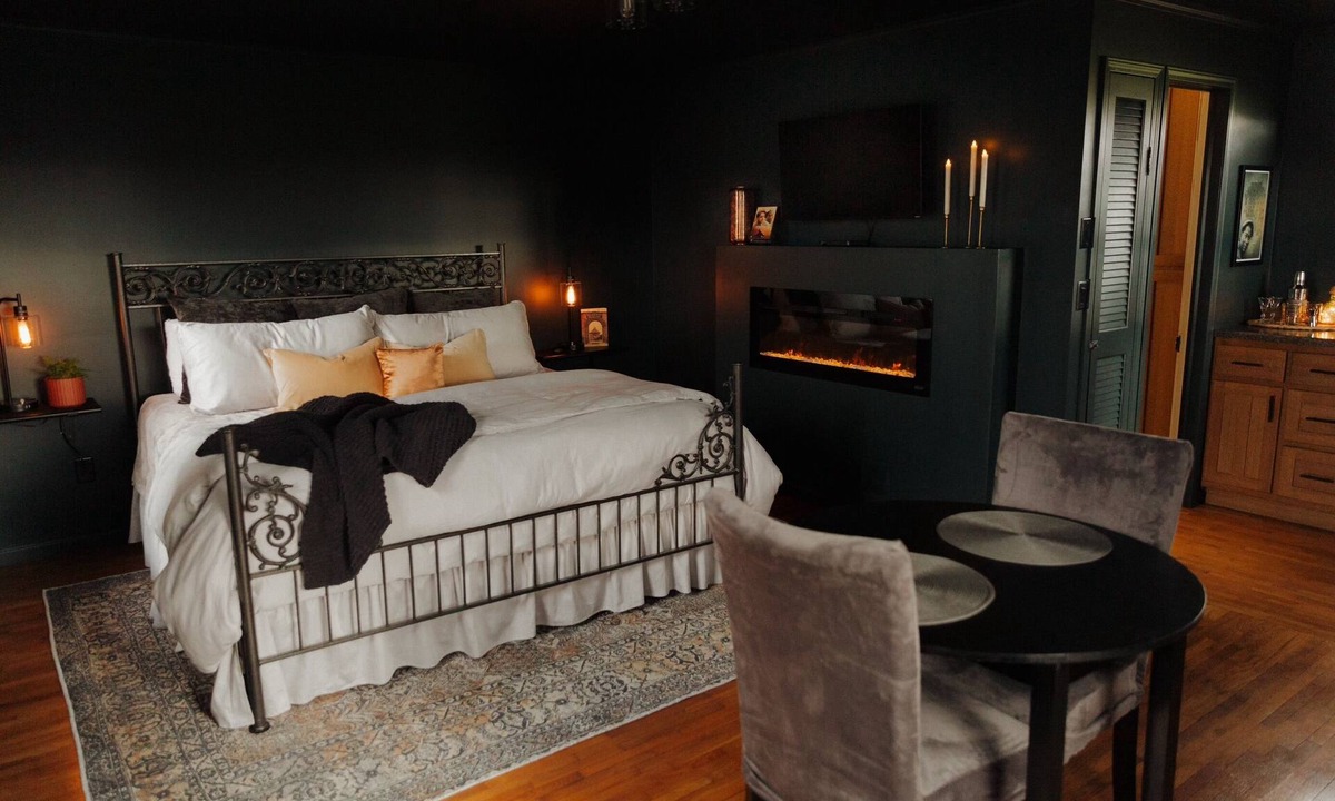 Sulphur Springs Apartment | A Romantic Escape - A Treat For Shawshank Prison Fans!