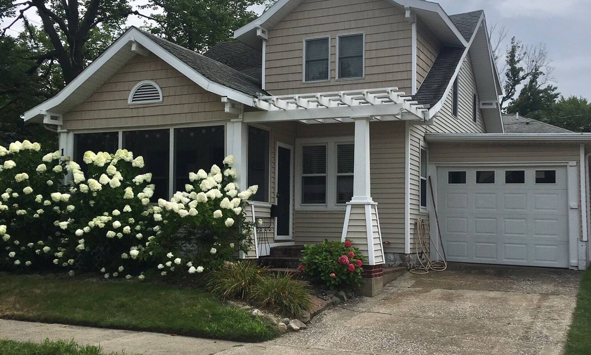 South Haven Cottage | Adorable Beach Bungalow - Awesome location! Walk to beach and town!