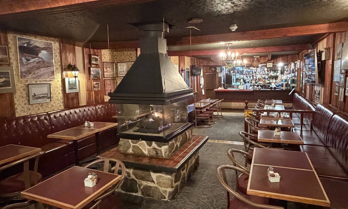 Whitehorse Hotel | Airport Chalet