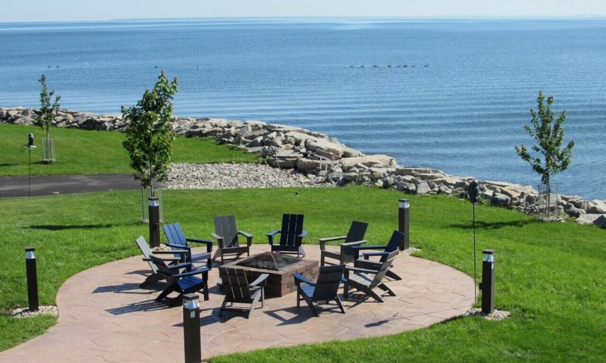 Menominee Hotel | AmericInn by Wyndham Menominee