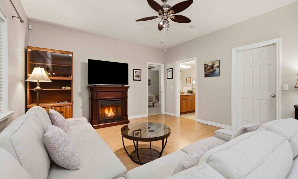 Anmore Apartment | Anmore Nature Escape: Cozy 2BR Suite near Lakes