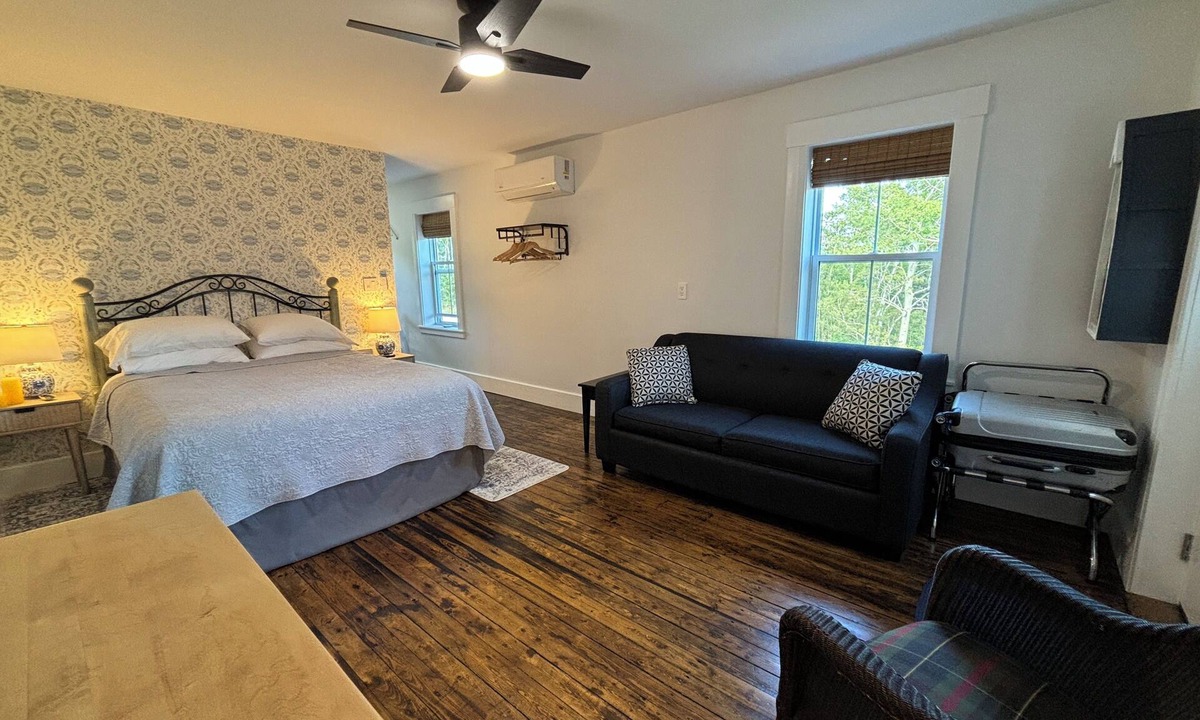 Aspy Bay Apartment | Apartment Suite in a Historic 1880s Inn · Cabot Trail & Aspy Bay, NS - Rm 1