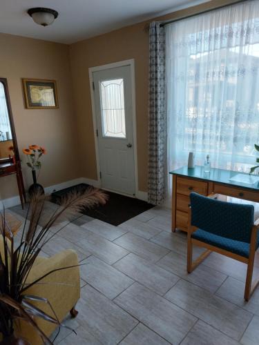 Longueuil Apartment | Appartement Cartier Free parking Backyard