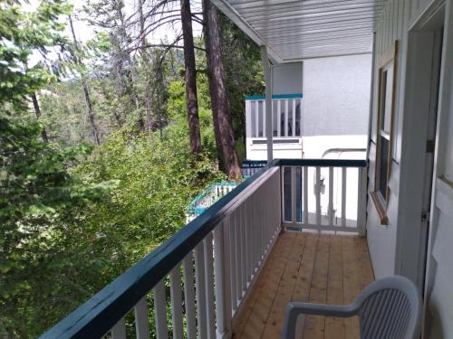Radium Hot Springs Apartment | AppleTree Inn