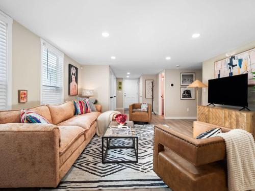 Detroit - Shoreway House | Arts District Walk to Restaurants, Bars Sleeps 8 -Tillman