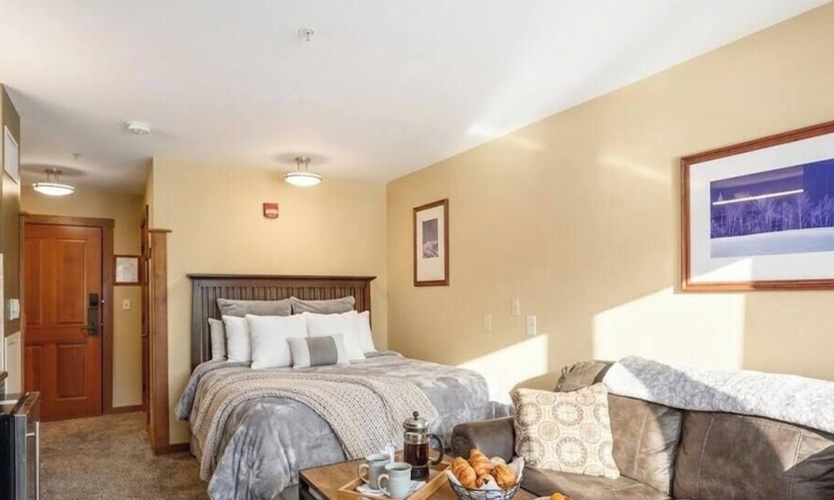 Edray Condo | AS 222: Fireplace Studio | Ski-In/Out | Village Center