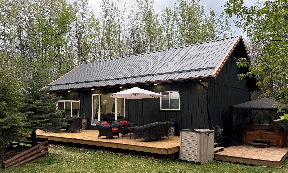 Westerose Cabin | Aspen Acre @ Pigeon Lake Hot Tub Fire Pit StarLink