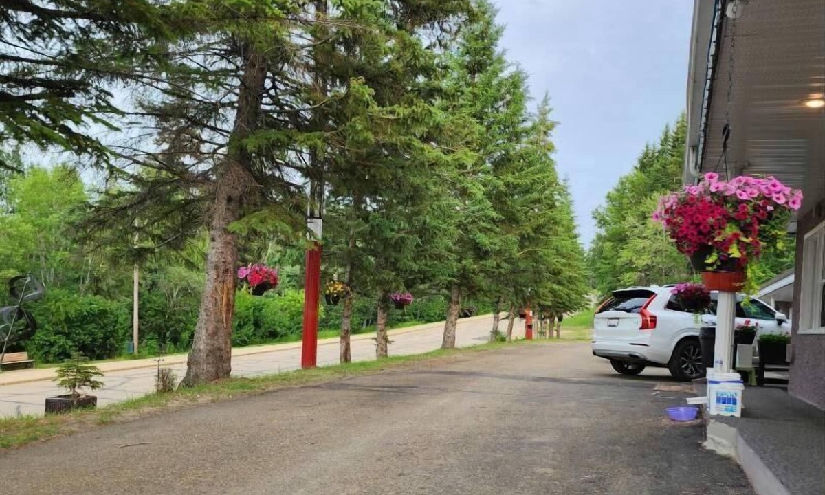 Athabasca Hotel | Athabasca Hillside Motel